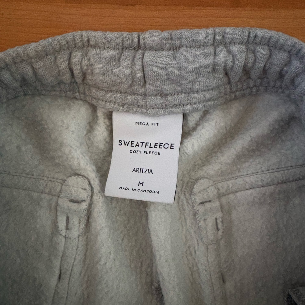 Aritzia Grey Cargo Mega Fit Sweatfleece Cozy Fleece Sweatpants - Picture 2 of 3